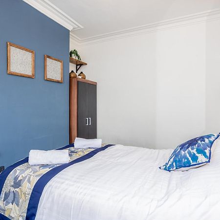 Coronation House By Yourstays - 3 Bedroom House In Newcastle-Under-Lyme Stoke-on-Trent Esterno foto