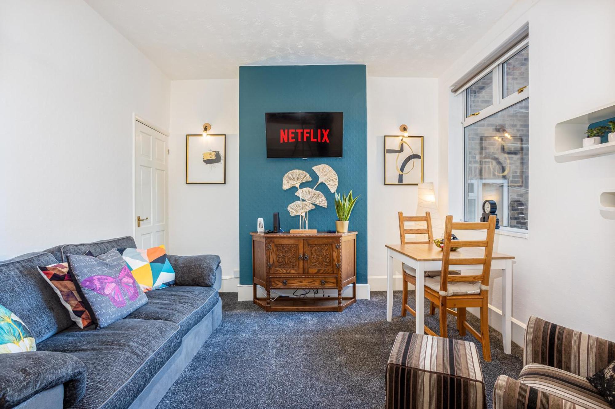 Coronation House By Yourstays - 3 Bedroom House In Newcastle-Under-Lyme Stoke-on-Trent Esterno foto