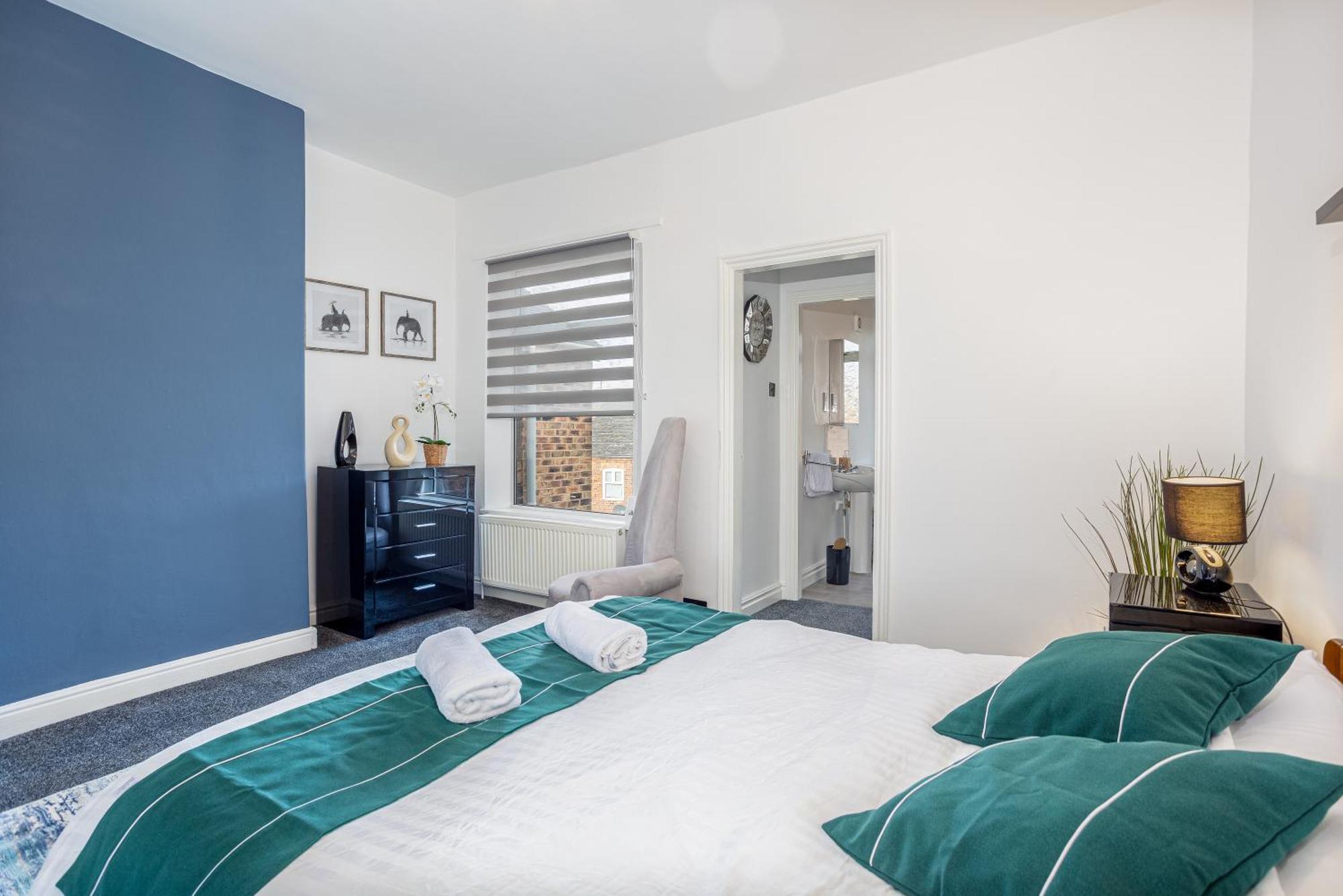 Coronation House By Yourstays - 3 Bedroom House In Newcastle-Under-Lyme Stoke-on-Trent Esterno foto