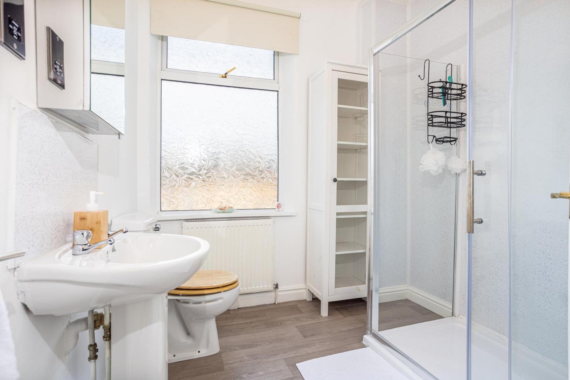 Coronation House By Yourstays - 3 Bedroom House In Newcastle-Under-Lyme Stoke-on-Trent Esterno foto