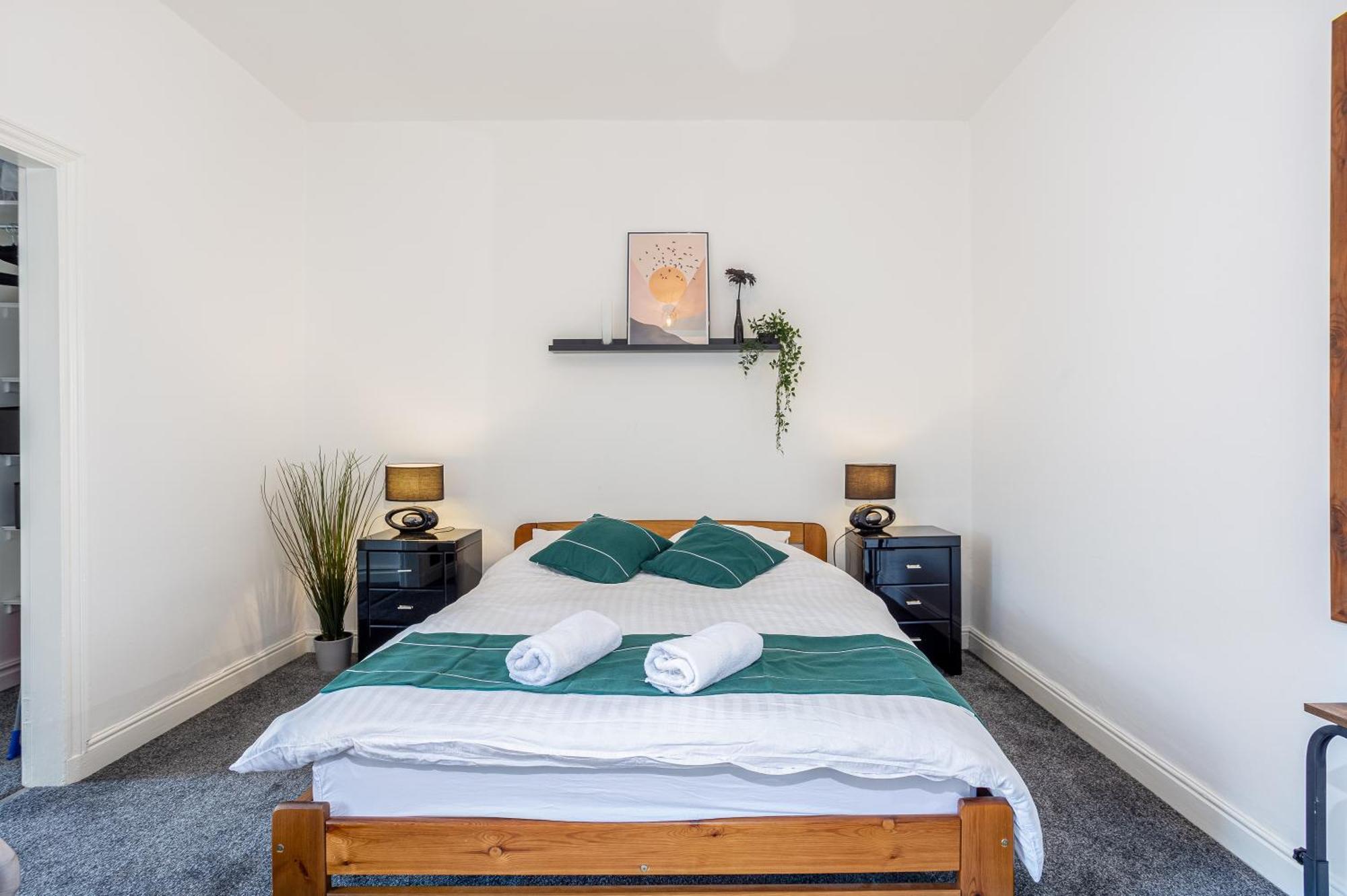 Coronation House By Yourstays - 3 Bedroom House In Newcastle-Under-Lyme Stoke-on-Trent Esterno foto