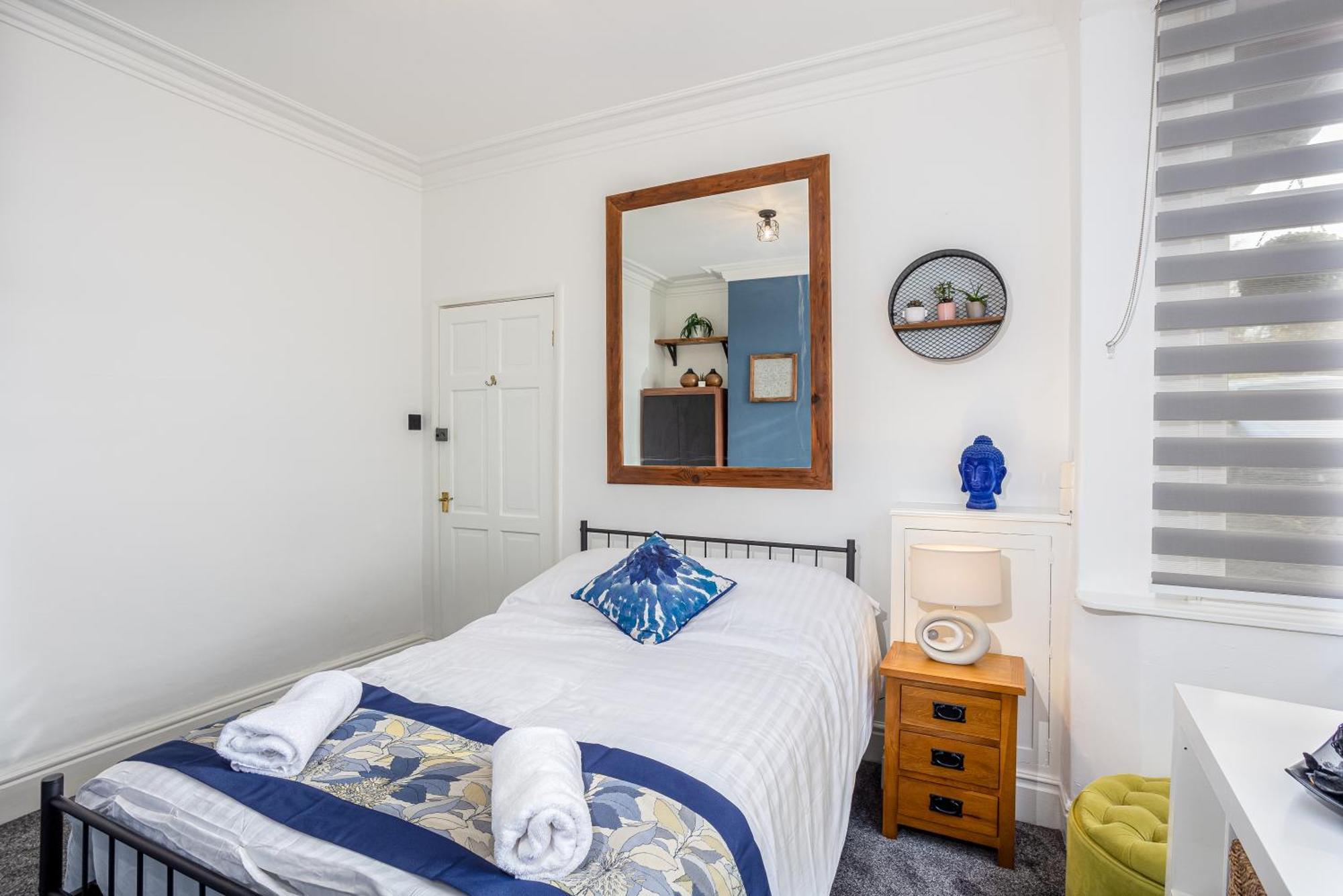Coronation House By Yourstays - 3 Bedroom House In Newcastle-Under-Lyme Stoke-on-Trent Esterno foto